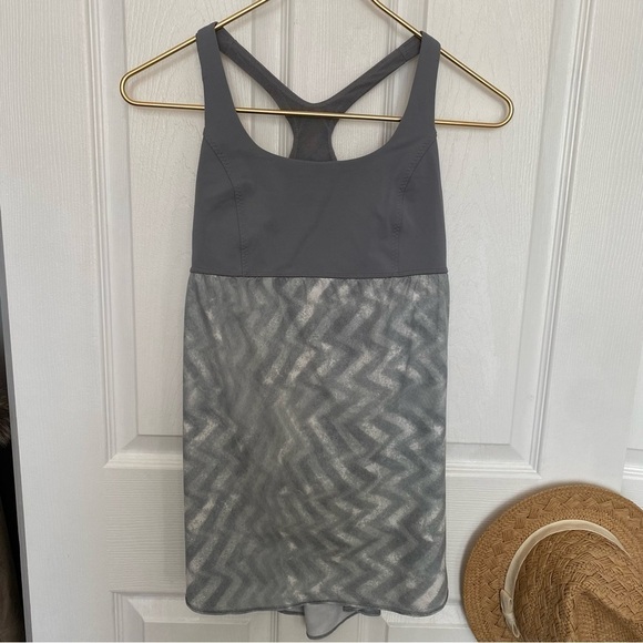 Lululemon Venus Tank Blazer Fossil / Fossil Material: Luxtreme, Swift size:6 - Picture 7 of 13